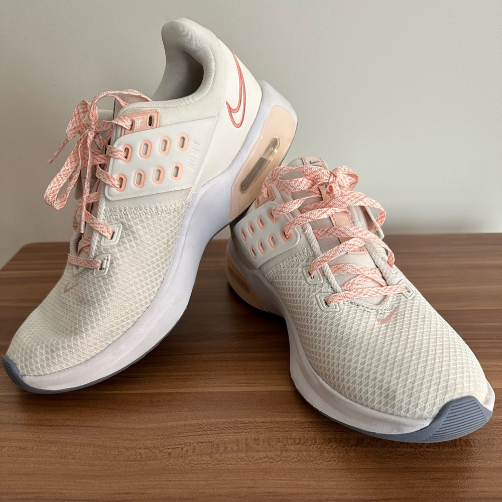 Size 7 Nike Airmax Sneakers